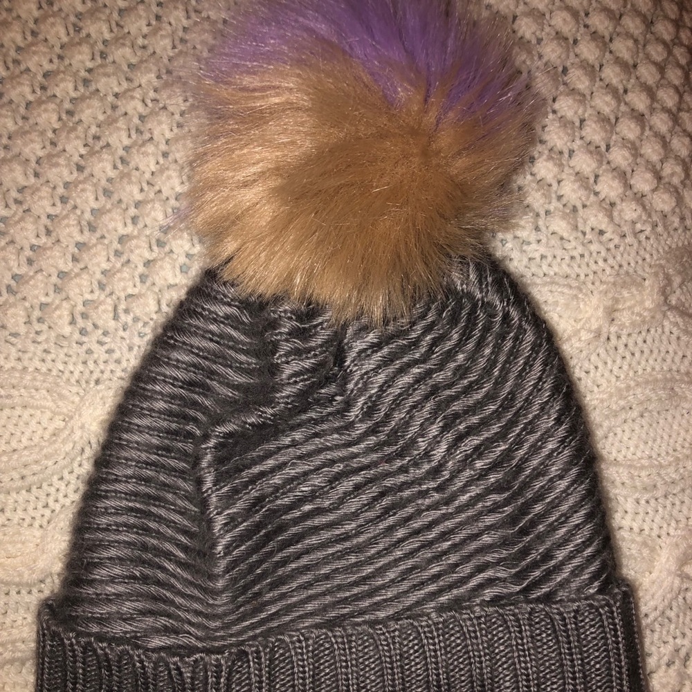 BCBG Hat - Picture 3 of 3